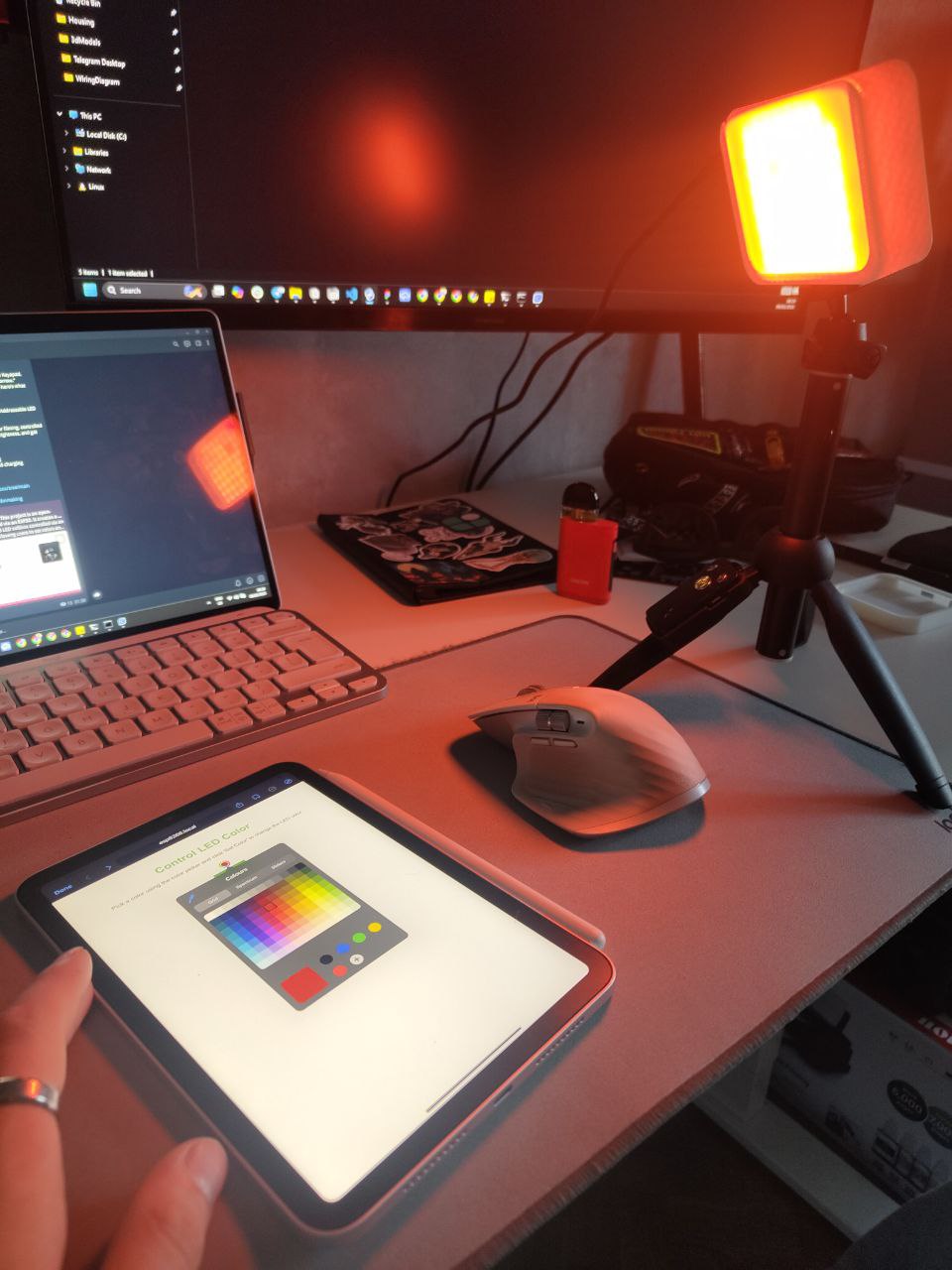 KeyaSoftbox showing red lighting configuration